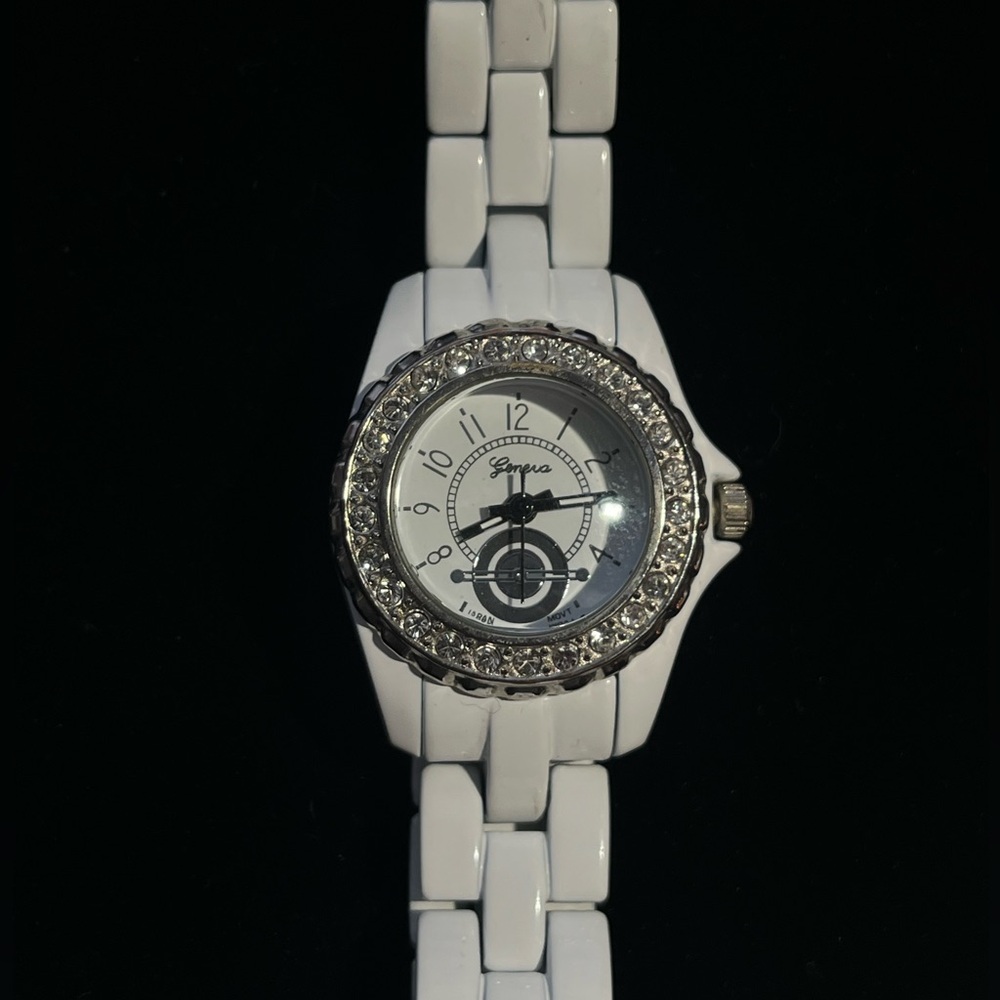 Geneva Platinum No 7408 White Watch, Crystal Bezel with NEW BATTERY!